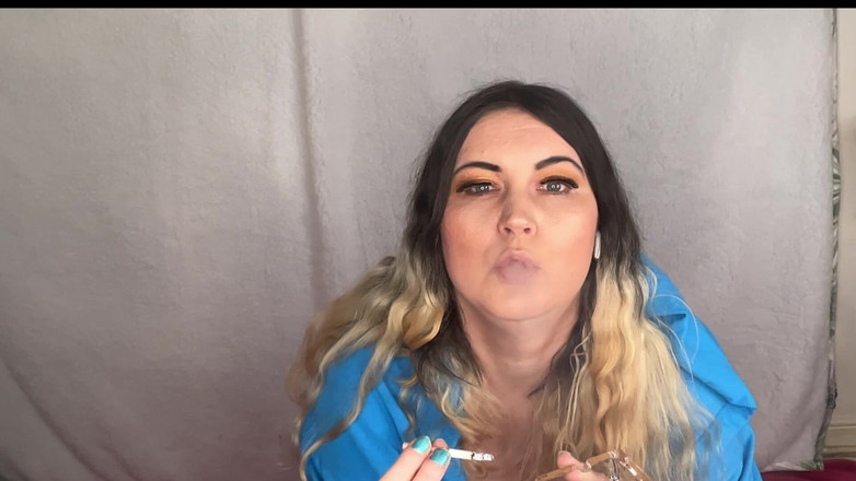 MissFFW: Awek montel pelacur hanya suka rantai merokok rokok strawberinya