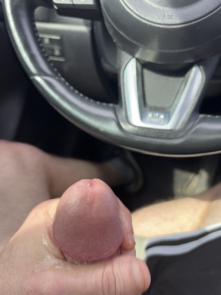 Navigator: 끝없이 분출 정액! 스타벅스 주차장에서 오래 지속되는 시끄러운 핫한 부하를 풀어주는 맛있는 젊은 발정난 남자!
