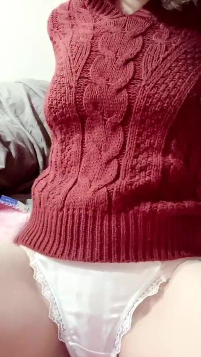 Rei005: Gestrickte Kniestrümpfe, weiße Slip mit ganzem Rücken