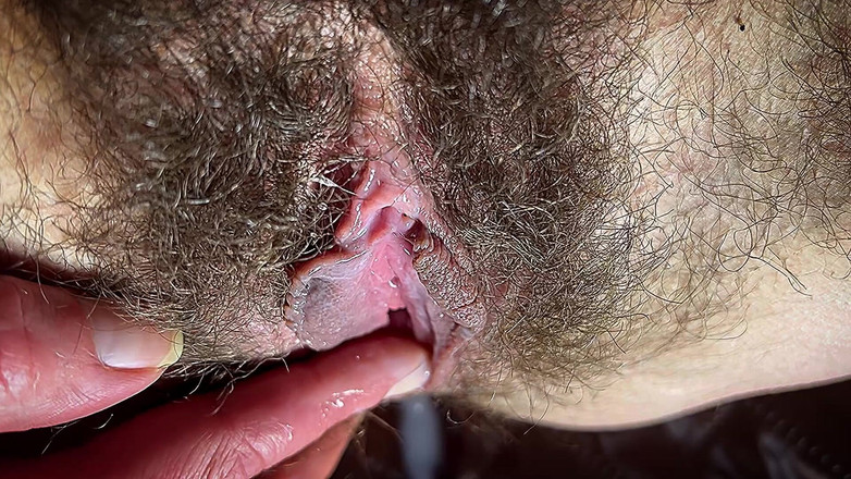 Roy1987: Гаряча мачуха грається зі своїм брудним і волохатим крупним планом