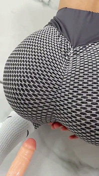 完璧なミラーディルドファックで様々な角度から潮吹きでオーガズムを得よう