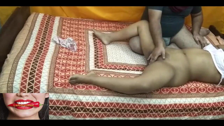 Hotty Jiya Sharmaa: 印度青少年与阴户发生性关系，并在她体内射精以怀孕