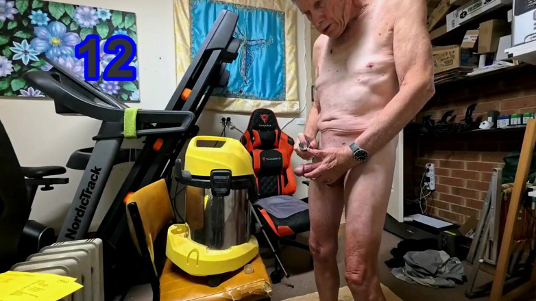 UncleK: Mi diverto con l'aspirapolvere