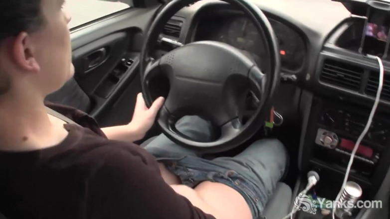 Yanks: Yanks Minx Lou Lebonne masturbates while driving