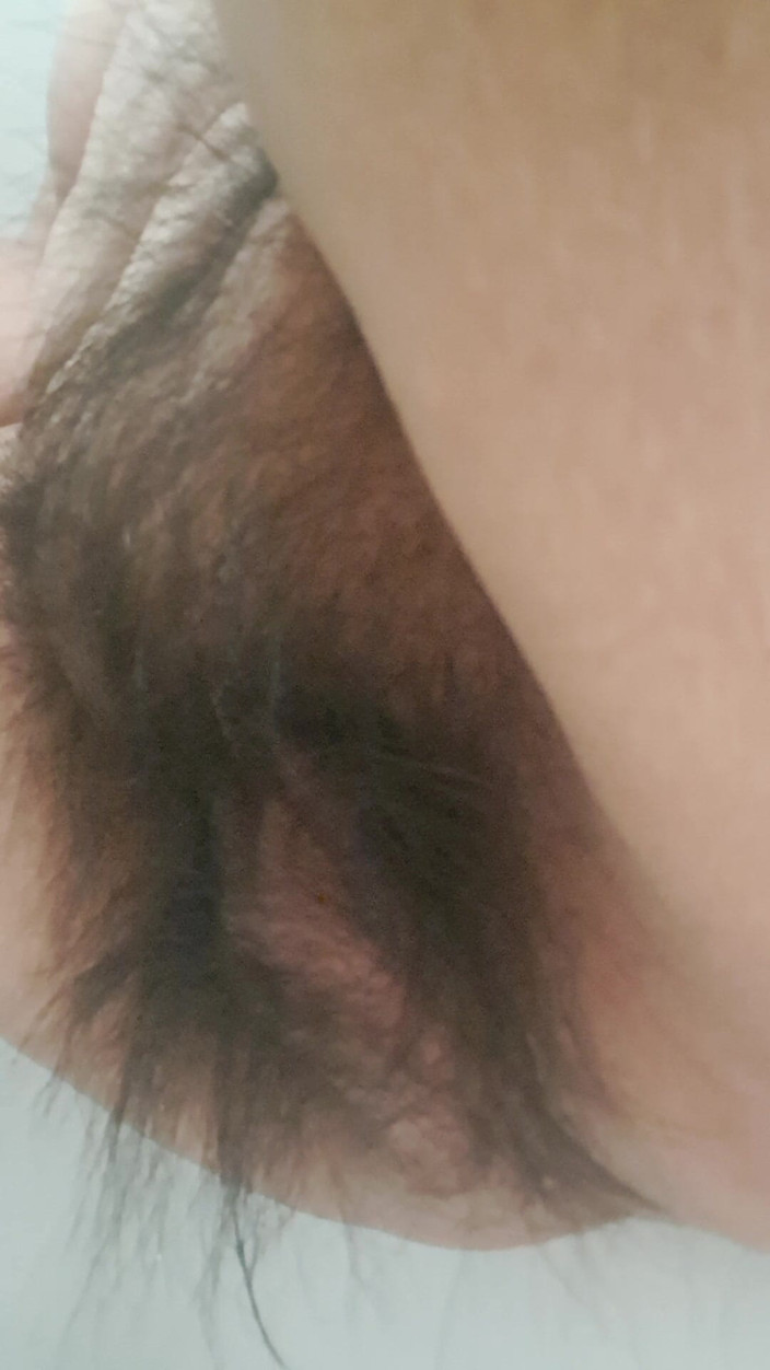 Mommy big hairy pussy: Vreau să încerci vaginul păros al unei MILF