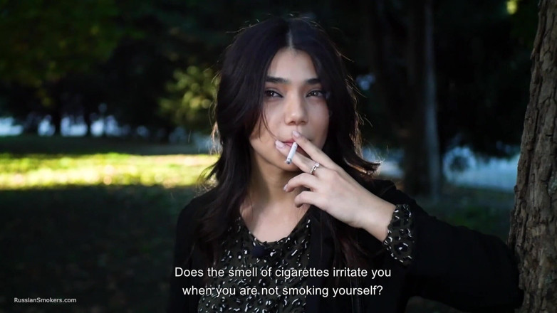Russian Smokers: Entrevista de fumar con Zarina