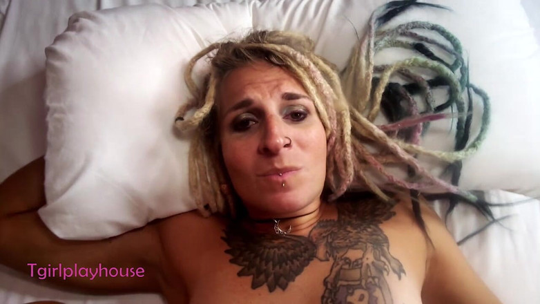 TGIRLPLAYHOUSE: Сексуальна дівчина Саммер Рейн смокче мій великий чорний член