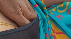 Esposa vestida en lava romance con vecino en terraza