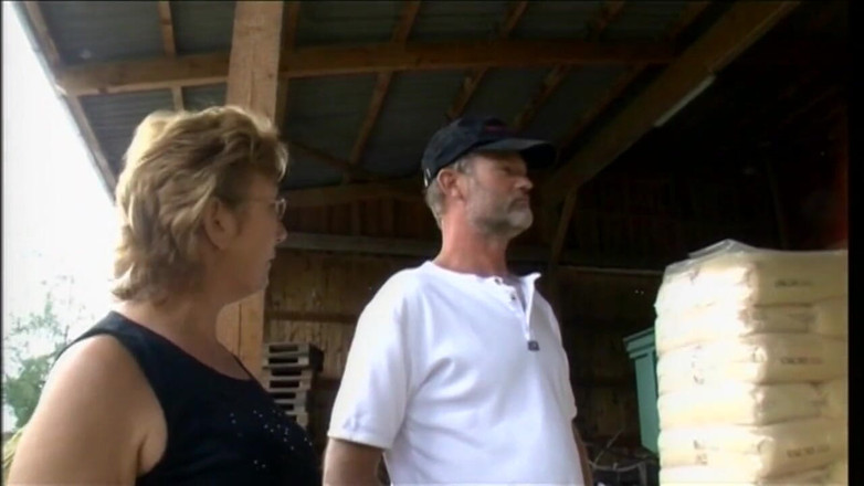 Ugly but HOT: Farmer hits on a mature woman of the city