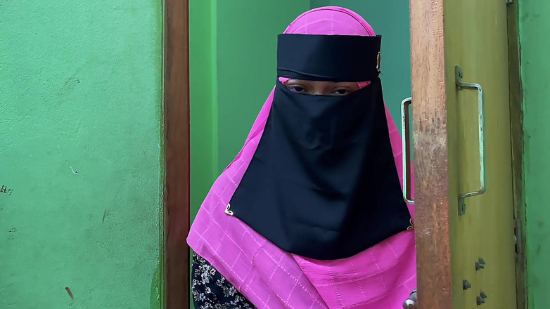 Riya Chowdhury: Il mio proprietario di casa mi offre di scopare con...