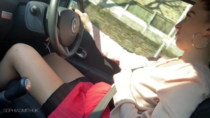 SophiaSmithUK: No seatbelt