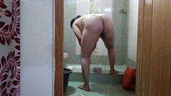 Muruga: Une tatie desi se rase pour se faire baiser la...