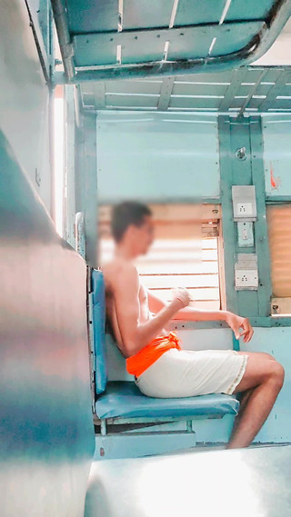 Tani: Papi quiere semen en tren