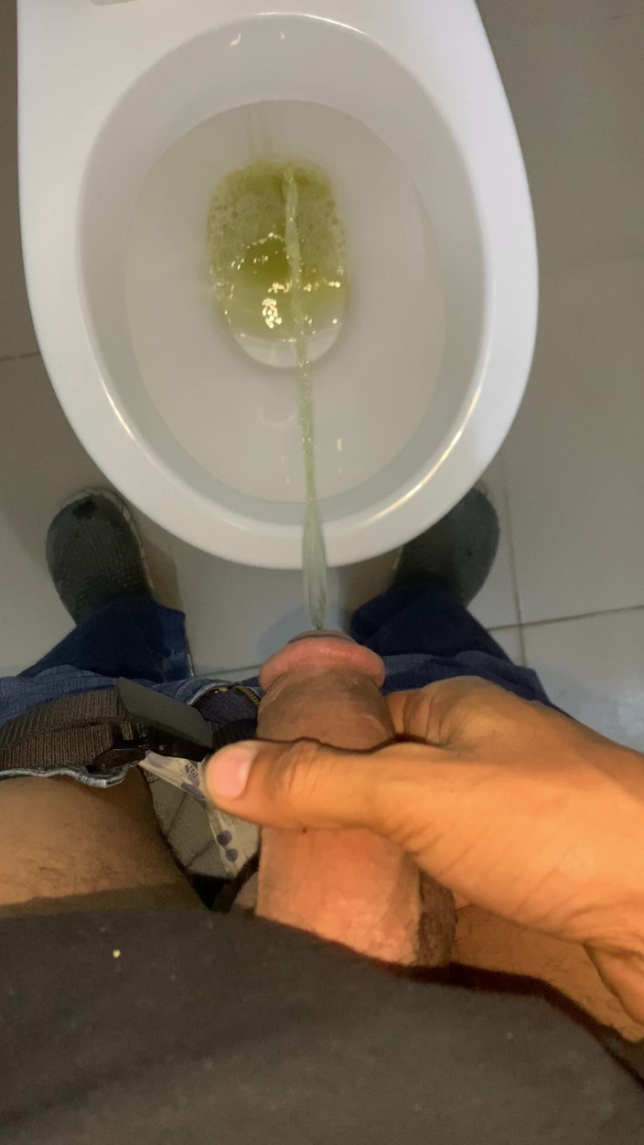 Preek Fans: Дрочка в туалете на работе