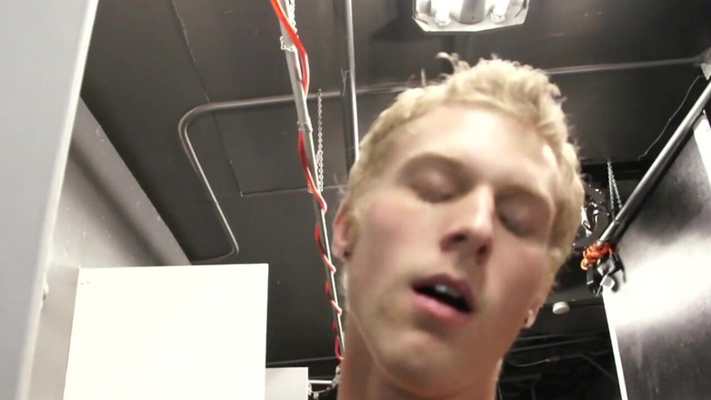 Amazing porn bareback private club: Bom Seprme na minha boca