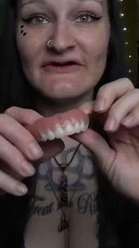 Tour pela boca de GothBunny