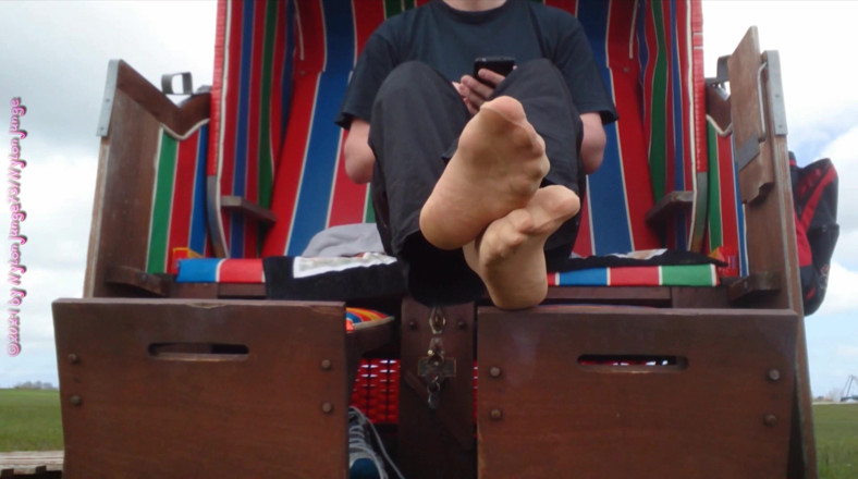 Carmen_Nylonjunge: Snímek mých nylonových nohou na pláži 2 - Vacation Wangerland -