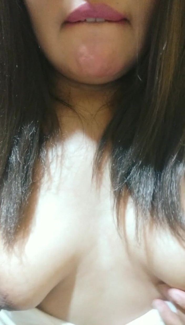 Carla Villalobos: 家で一番好きなことをしてるのは、彼氏が遠くにいて、私の中でやってくれないからです