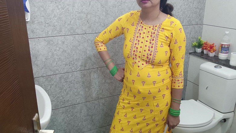 Saarabhabhi6: Indian Hot Step Mother Fucked Step Son Dirty in Washroom...