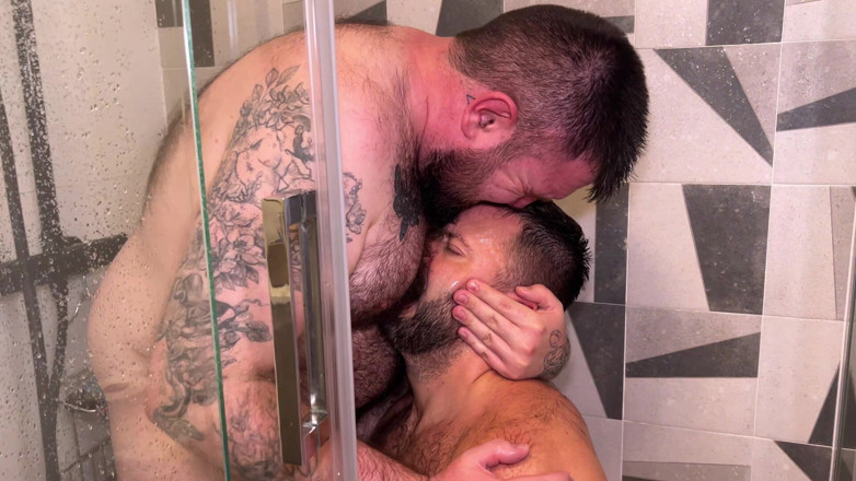 PoppaPig: Shower Fist and Fuck