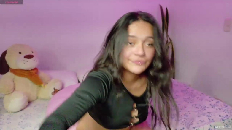 Emilyn Grifs: Sexo con petite desnuda sumisa