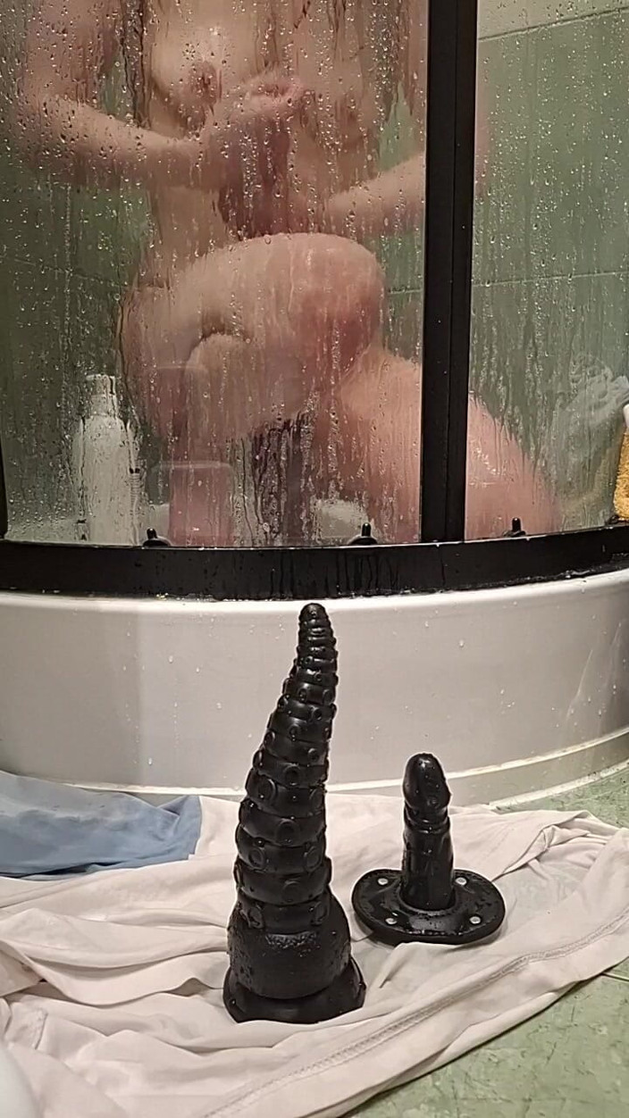 Milifalcon: Dildo'mu Ve Kendimi Çok Iyice Yıkıyorum