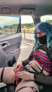 Uge Risky Cumshot Close to a Highway While Blindfolded