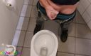 Funny boy Ger: काम पर कामुक: काम पर शौचालय में लंड हिलाना और वीर्य निकालना। लोग भी अंदर आए