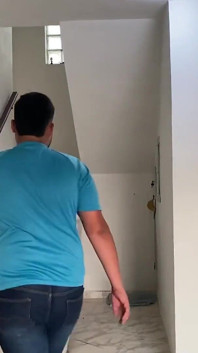 Capturados olhando para a bunda dela