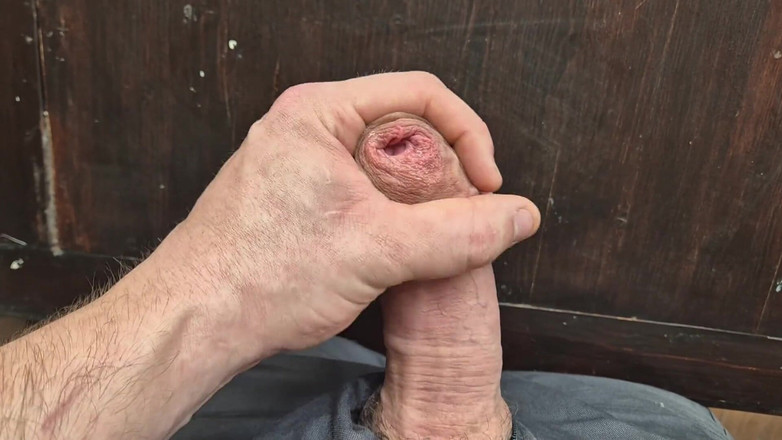 GloomyChase977: Phimosis péro stříkání v práci!