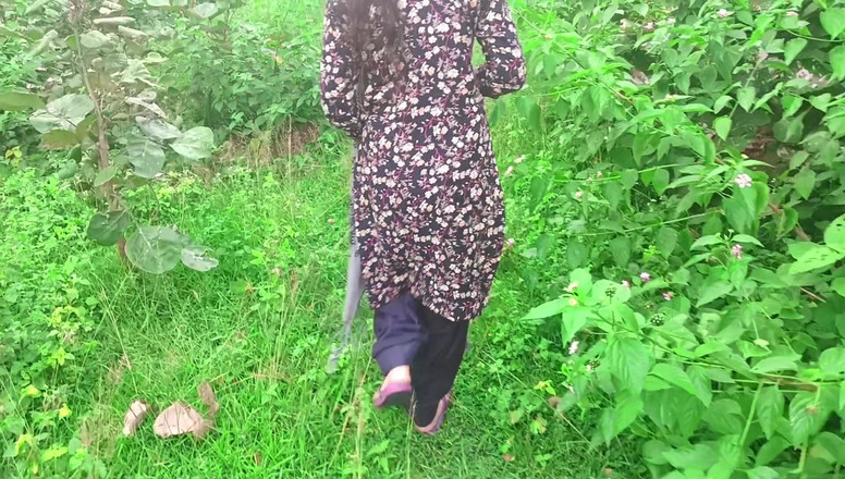 Arshad husain: Chica universitaria follada duro en el bosque