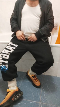 Dj-ul pervers - Bro pișat în Sneax lui