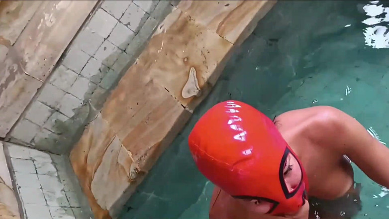 LauraOnHeels: Compilación de MILFs en la ducha y bañera follando coño,...