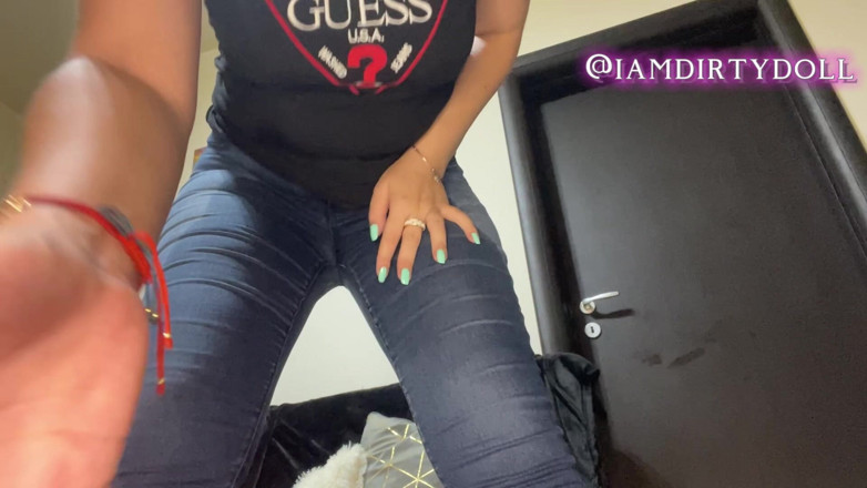 iamdirtydoll: Zoufalá k čůrání! 2x čůrání v džínách!