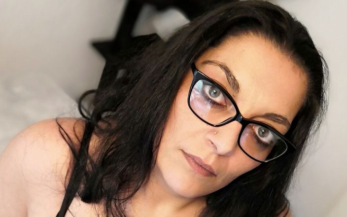CumSlut Eva 82: Eva la salope MILF à forte poitrine