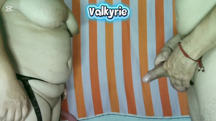 Valkyrieandluigy: Este mai bogat în cur