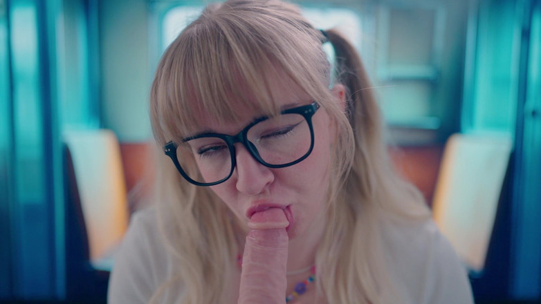 Jolie Lyon: ट्रेन में रंडी