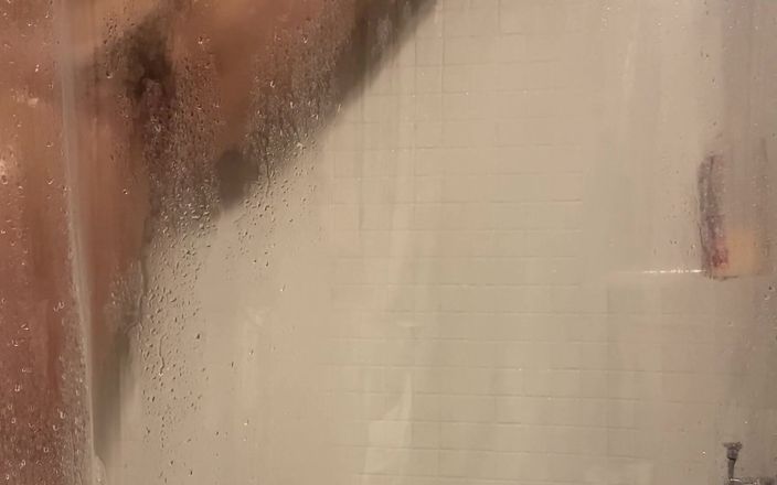 Siri Dahl: Bu tembel pazar öğleden sonra tadını çıkarmak için yeni bir duş videosu.