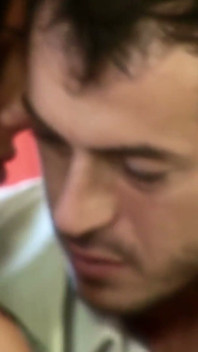 Una dintre multe sarcini de secretară este de a servi fundul ei mare atunci când contează cel mai mult