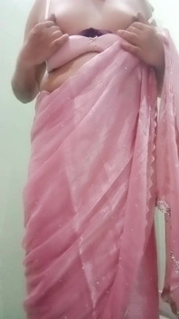 Gay crossdresser gaurisisy india lagi asik mainin besarnya sambil pakai kain sperma merah muda mirip ibu rumah tangga