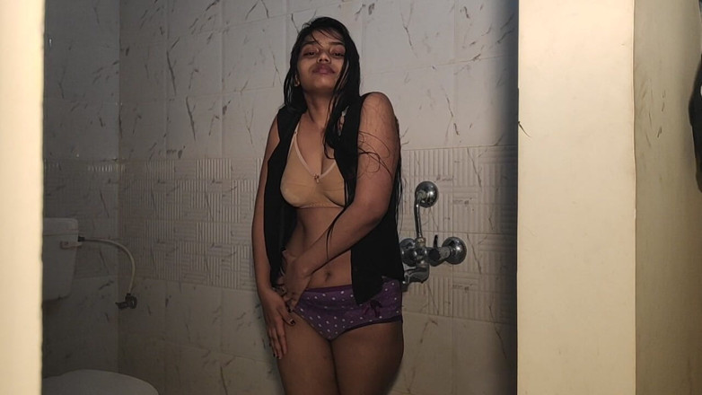 Alia Advani: Indian Adult Model Alia Advani Steamy Shower Show