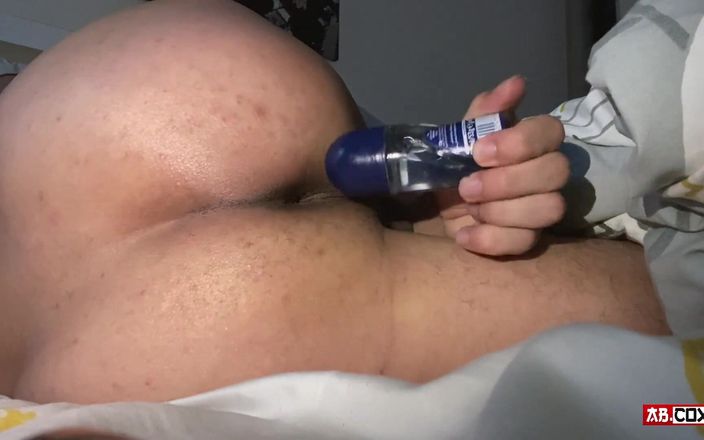 TattedBootyAb: Twink tonåring sätter in enorma buttplug i rövad || Anal orgasm -...