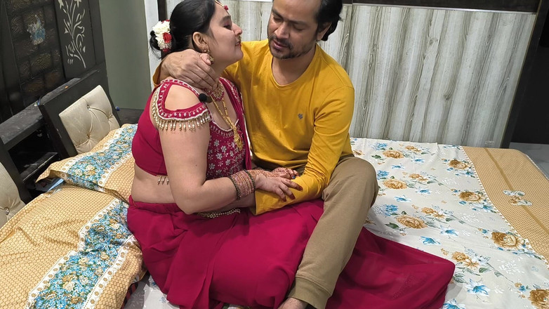 Desi chudai hub: Karva Chauth'da ayı görmeden önce sikişme eğlencesi