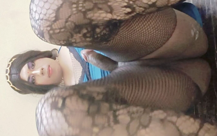 Coldlover69: Desi Sissy bohyně si hraje se svým obrovským ptákem a...