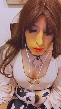 Erkekler hakkında hayal kuran crossdresser dokunurken