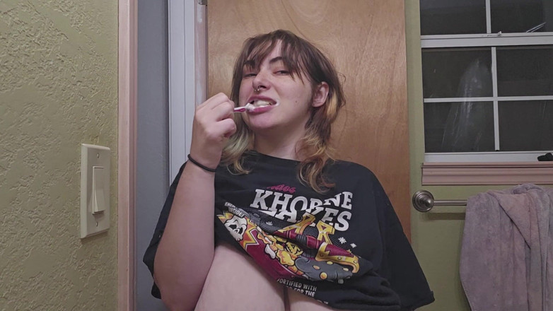 Mushroombitchx: Zähneputzen und blankziehen, schmutzig!