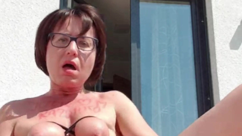 JulieEroticDress: Dziewczyna niekontrolowane drżenie squirting orgazm