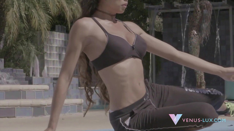 Venus Lux: Yoga với Venus Lux
