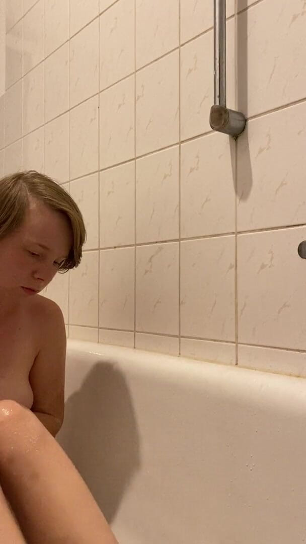 SweetLucy96: Cámara en la ducha