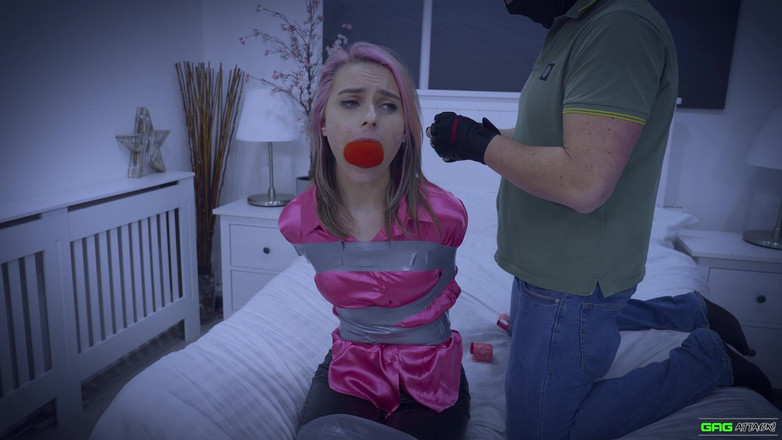 Gag Attack: Chloe Toy - sekretaris nakal ini dientot habis-habisan dan dientot habis-habisan...